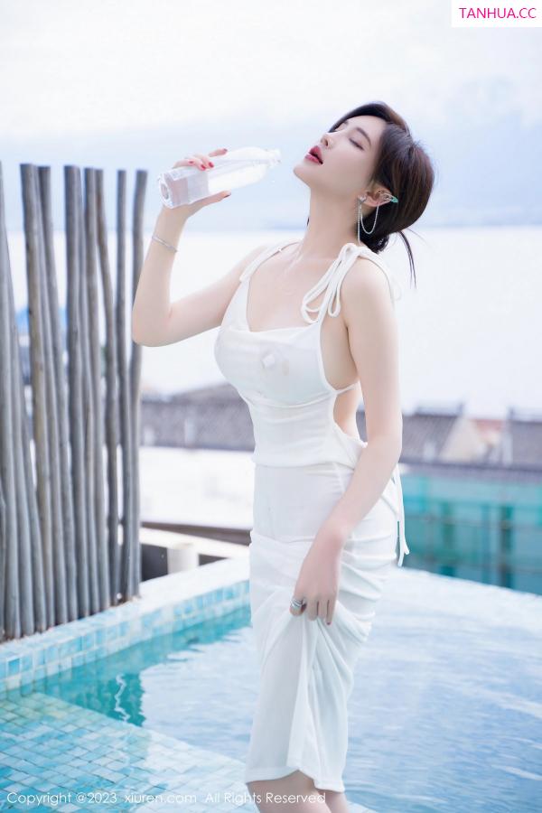 周妍希 奶瓶土肥圆 [XiuRen]高清写真图 2023.09.28 No.7461 Carol周妍希 长裙美臀第9张图片